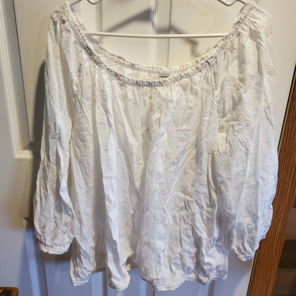 Blouse can go over shoulder